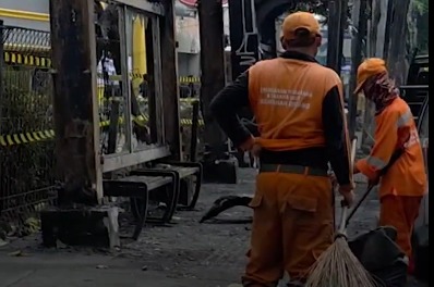 Trotoar dan Jalan di Depan Mako Brimob Dibersihkan, Kondisi Aman Terkendali